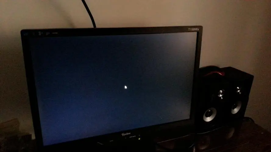 电脑开机屏幕不亮